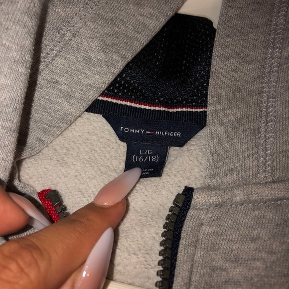 Tommy Hilfiger zip up - Picture 5 of 6